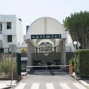 Optimist 1 Apartment
